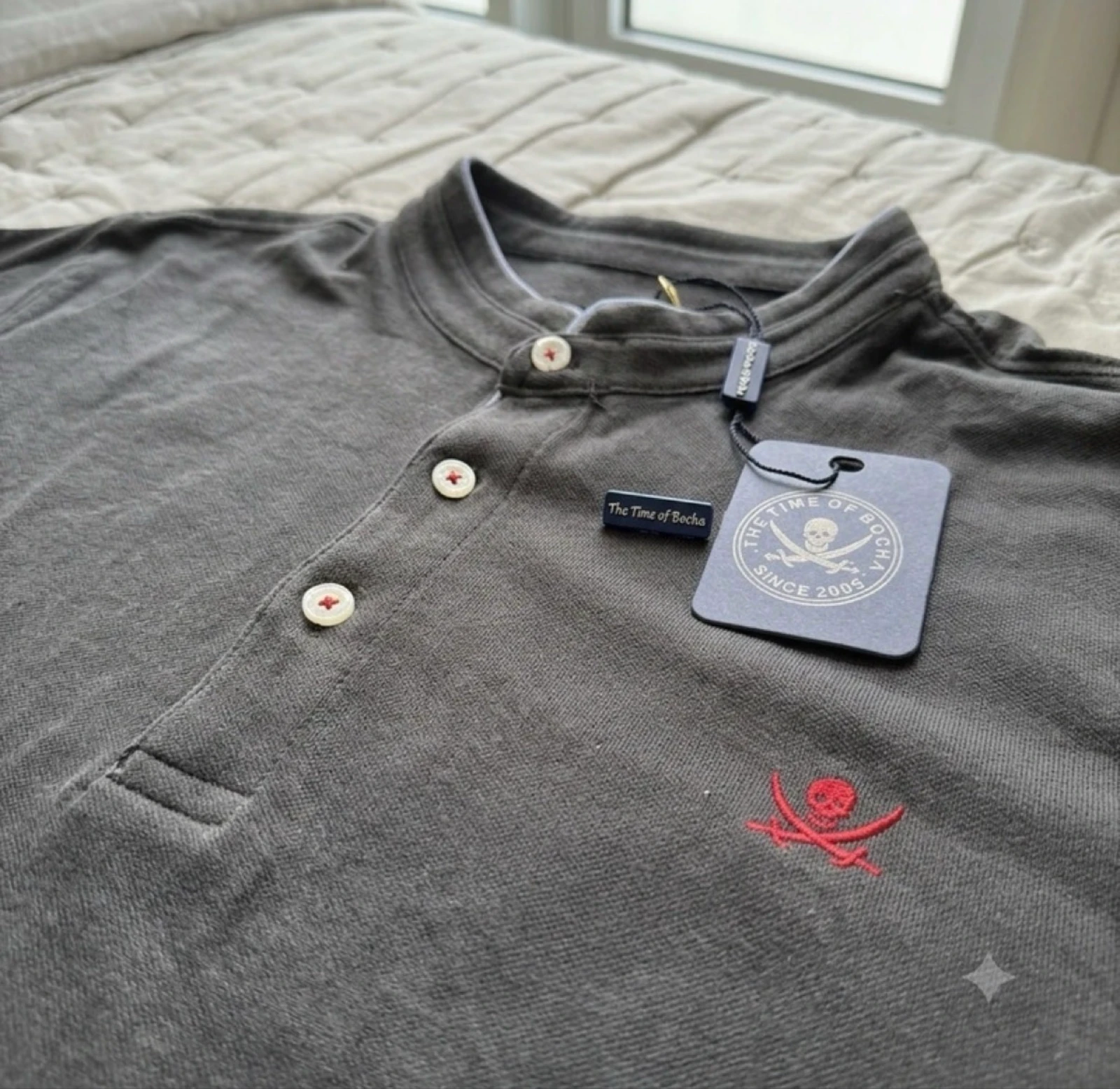 Polo Cuello Mao Gris Oscuro 'The Time of Bocha'